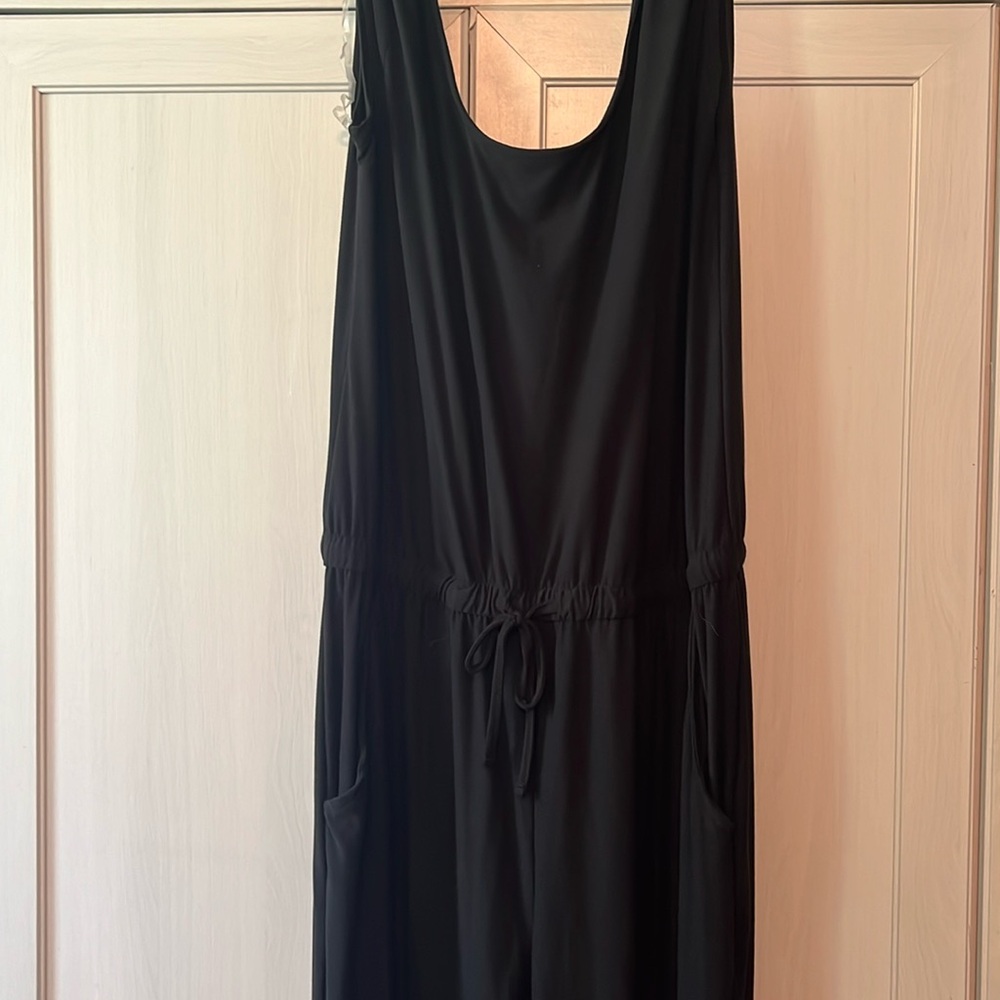 Xl black jumpsuit with cap sleeves